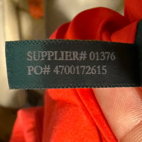 LAUREN RALPH LAUREN Women’s Elegant Red Sleeveless Dress
Size 6P - Picture 8 of 9